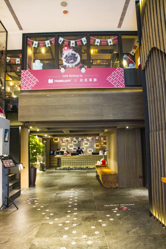 【吃喝.台北】松山下午茶/O.L.O CAFÉ~亞洲唯一Hotels.com聯名咖啡館/輕食咖啡,禮賓大使Bellbug巴哥萌狗陪你用餐