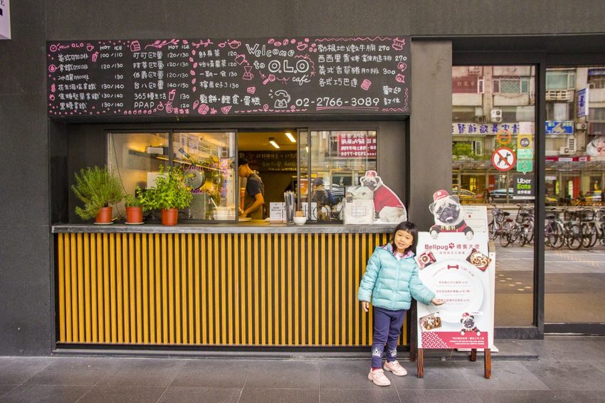 【吃喝.台北】松山下午茶/O.L.O CAFÉ~亞洲唯一Hotels.com聯名咖啡館/輕食咖啡,禮賓大使Bellbug巴哥萌狗陪你用餐