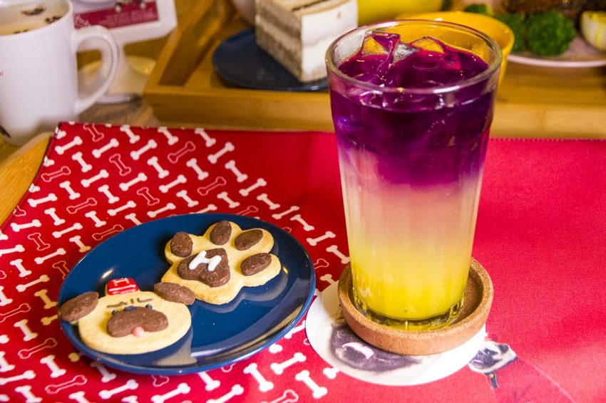 【吃喝.台北】松山下午茶/O.L.O CAFÉ~亞洲唯一Hotels.com聯名咖啡館/輕食咖啡,禮賓大使Bellbug巴哥萌狗陪你用餐