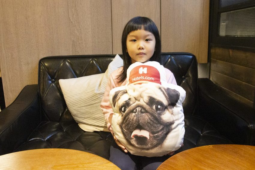 【吃喝.台北】松山下午茶/O.L.O CAFÉ~亞洲唯一Hotels.com聯名咖啡館/輕食咖啡,禮賓大使Bellbug巴哥萌狗陪你用餐