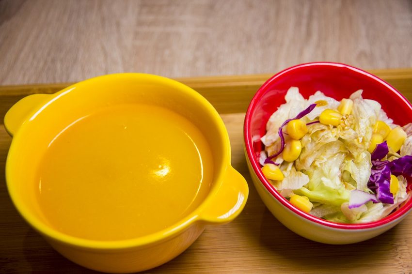 【吃喝.台北】松山下午茶/O.L.O CAFÉ~亞洲唯一Hotels.com聯名咖啡館/輕食咖啡,禮賓大使Bellbug巴哥萌狗陪你用餐