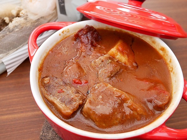 O.L.O CAFE:O.L.O CAFE-松山下午茶、輕食咖啡 Hotels.com聯名台北東旅 打造Bellpug主題咖啡館 讓萌萌的Bellpug陪你一整天