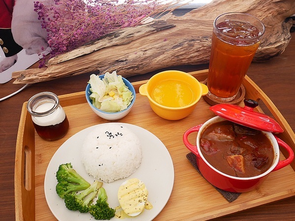 O.L.O CAFE:O.L.O CAFE-松山下午茶、輕食咖啡 Hotels.com聯名台北東旅 打造Bellpug主題咖啡館 讓萌萌的Bellpug陪你一整天