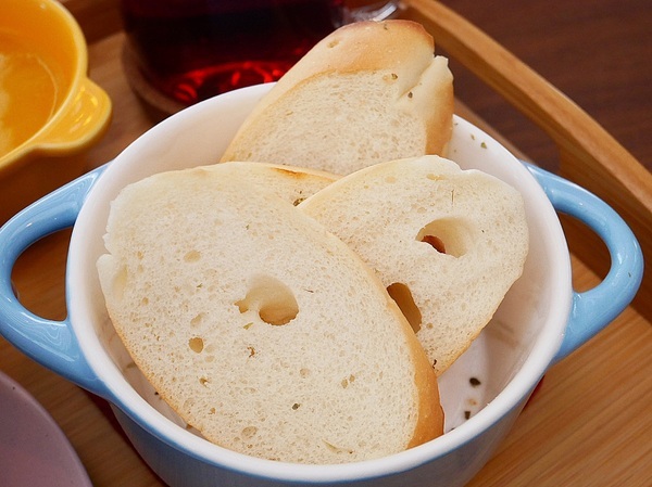 O.L.O CAFE:O.L.O CAFE-松山下午茶、輕食咖啡 Hotels.com聯名台北東旅 打造Bellpug主題咖啡館 讓萌萌的Bellpug陪你一整天