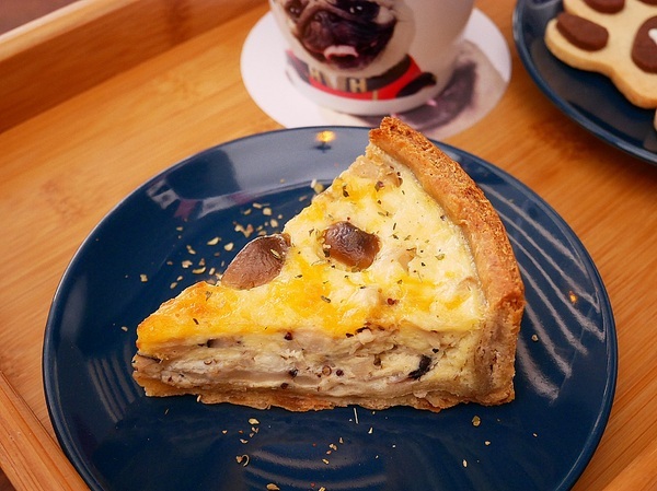 O.L.O CAFE:O.L.O CAFE-松山下午茶、輕食咖啡 Hotels.com聯名台北東旅 打造Bellpug主題咖啡館 讓萌萌的Bellpug陪你一整天