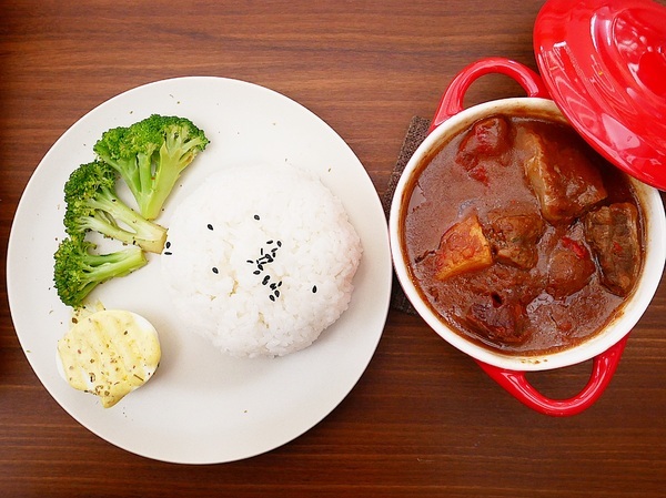 O.L.O CAFE:O.L.O CAFE-松山下午茶、輕食咖啡 Hotels.com聯名台北東旅 打造Bellpug主題咖啡館 讓萌萌的Bellpug陪你一整天