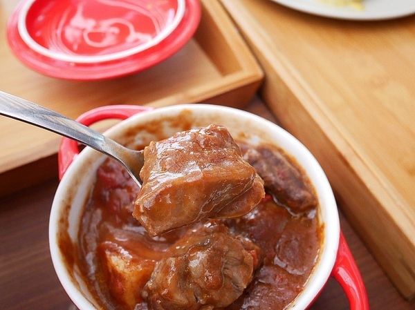 O.L.O CAFE:O.L.O CAFE-松山下午茶、輕食咖啡 Hotels.com聯名台北東旅 打造Bellpug主題咖啡館 讓萌萌的Bellpug陪你一整天