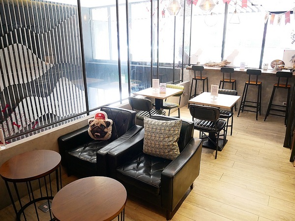 O.L.O CAFE:O.L.O CAFE-松山下午茶、輕食咖啡 Hotels.com聯名台北東旅 打造Bellpug主題咖啡館 讓萌萌的Bellpug陪你一整天