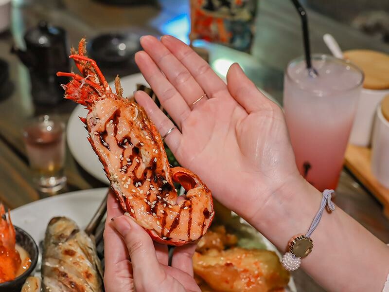 名古屋料亭中正店,鮭魚握壽司、花蟹鍋吃到飽。