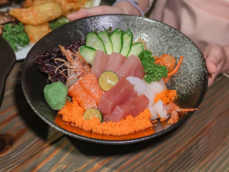 名古屋料亭中正店,鮭魚握壽司、花蟹鍋吃到飽。