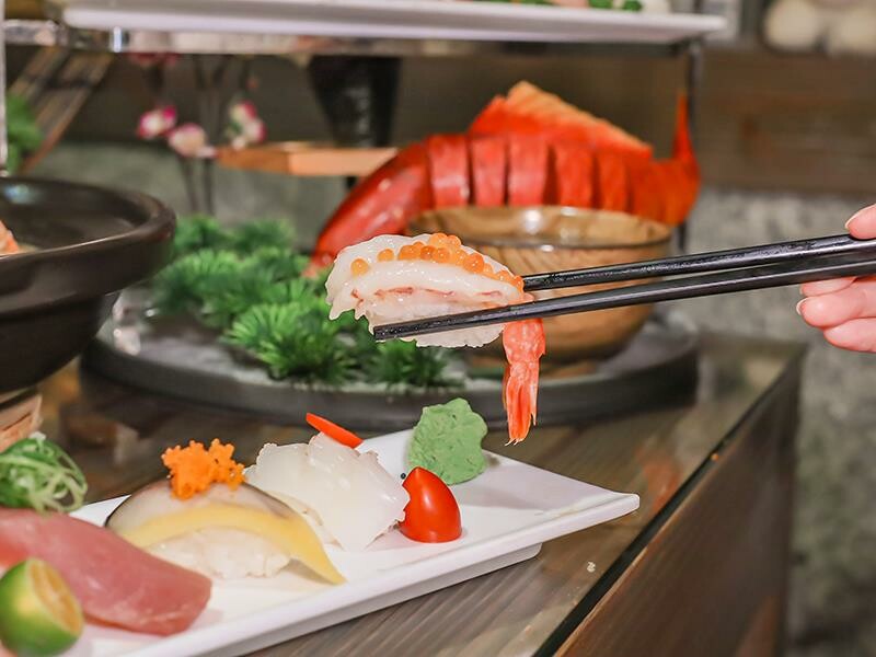 名古屋料亭中正店,鮭魚握壽司、花蟹鍋吃到飽。