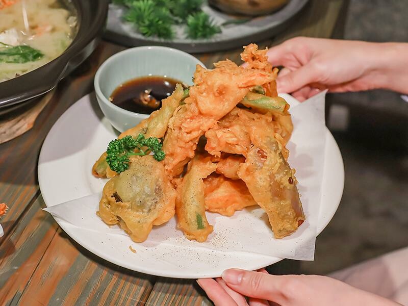 名古屋料亭中正店,鮭魚握壽司、花蟹鍋吃到飽。