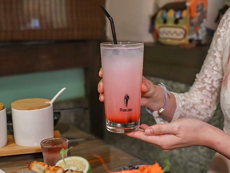 名古屋料亭中正店,鮭魚握壽司、花蟹鍋吃到飽。