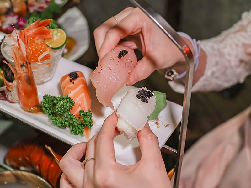名古屋料亭中正店,鮭魚握壽司、花蟹鍋吃到飽。