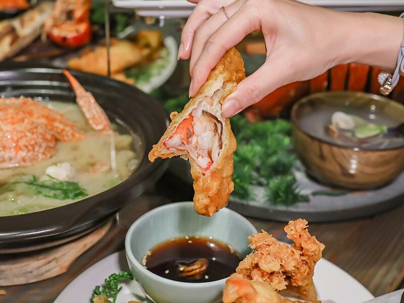 名古屋料亭中正店,鮭魚握壽司、花蟹鍋吃到飽。