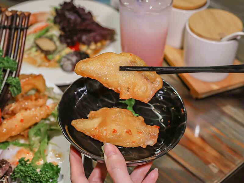 名古屋料亭中正店,鮭魚握壽司、花蟹鍋吃到飽。