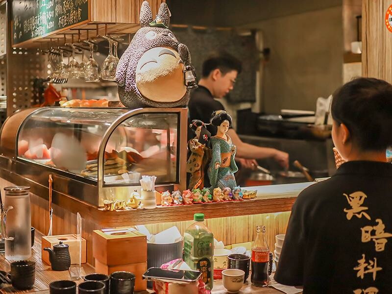 名古屋料亭中正店,鮭魚握壽司、花蟹鍋吃到飽。