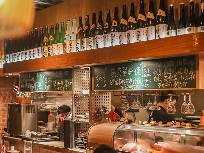 名古屋料亭中正店,鮭魚握壽司、花蟹鍋吃到飽。