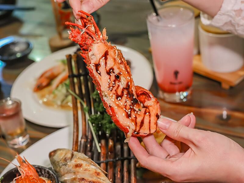 名古屋料亭中正店,鮭魚握壽司、花蟹鍋吃到飽。