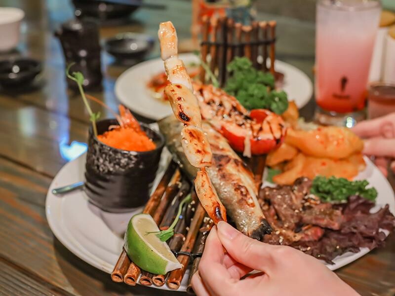 名古屋料亭中正店,鮭魚握壽司、花蟹鍋吃到飽。