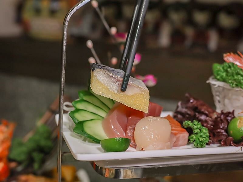 名古屋料亭中正店,鮭魚握壽司、花蟹鍋吃到飽。