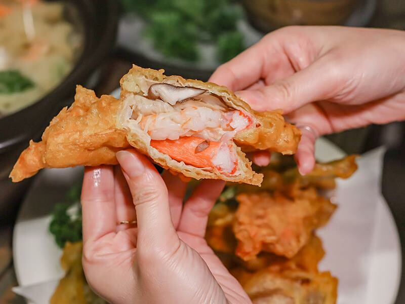 名古屋料亭中正店,鮭魚握壽司、花蟹鍋吃到飽。