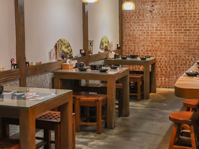 名古屋料亭中正店,鮭魚握壽司、花蟹鍋吃到飽。