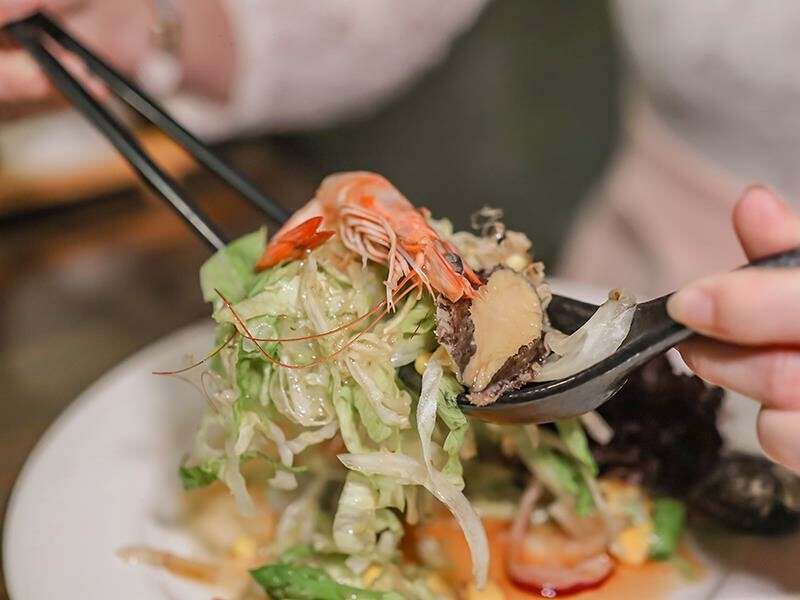 名古屋料亭中正店,鮭魚握壽司、花蟹鍋吃到飽。