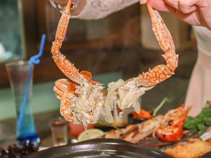 名古屋料亭中正店,鮭魚握壽司、花蟹鍋吃到飽。