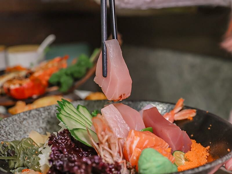 名古屋料亭中正店,鮭魚握壽司、花蟹鍋吃到飽。