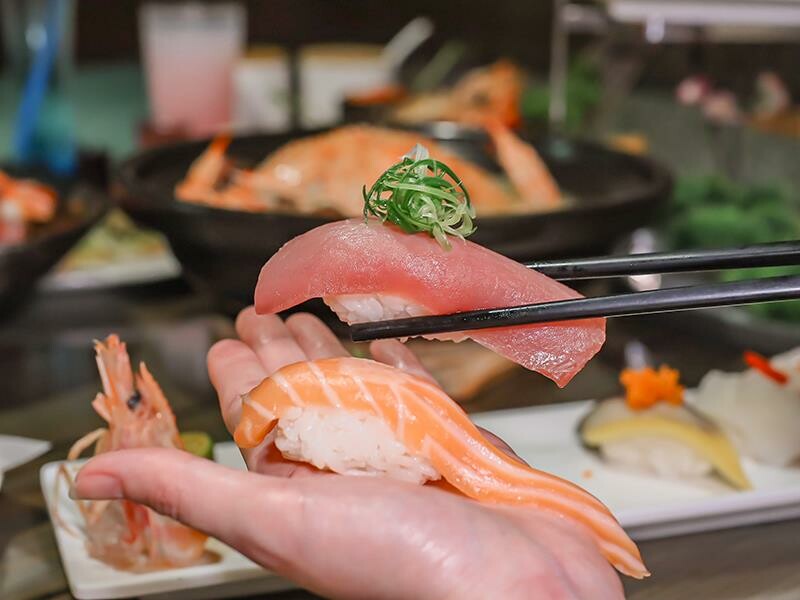 名古屋料亭中正店,鮭魚握壽司、花蟹鍋吃到飽。