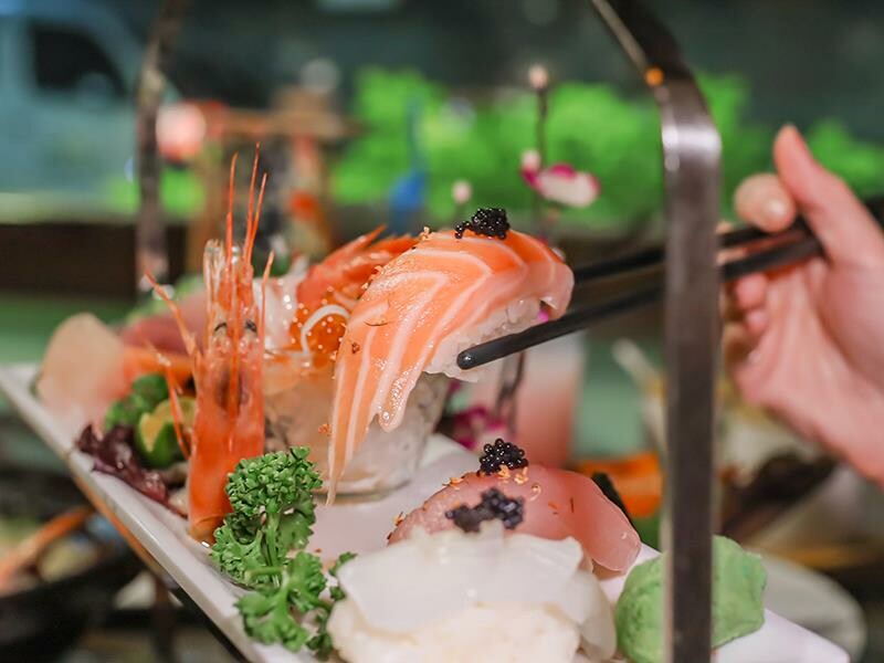 名古屋料亭中正店,鮭魚握壽司、花蟹鍋吃到飽。