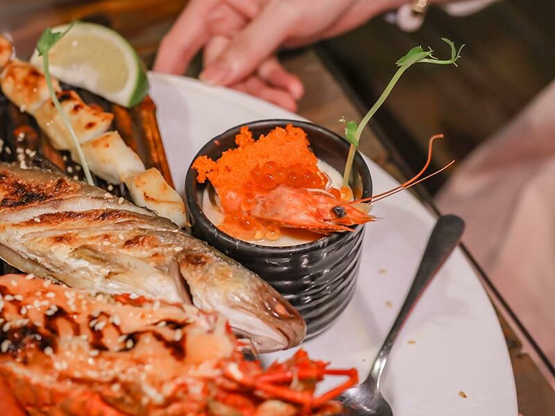 名古屋料亭中正店,鮭魚握壽司、花蟹鍋吃到飽。