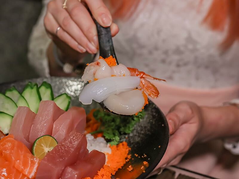 名古屋料亭中正店,鮭魚握壽司、花蟹鍋吃到飽。