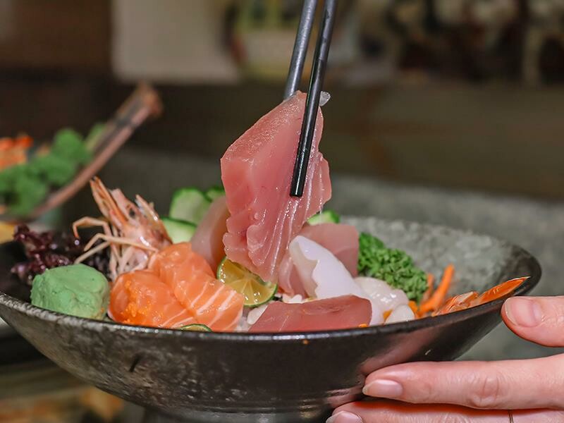 名古屋料亭中正店,鮭魚握壽司、花蟹鍋吃到飽。