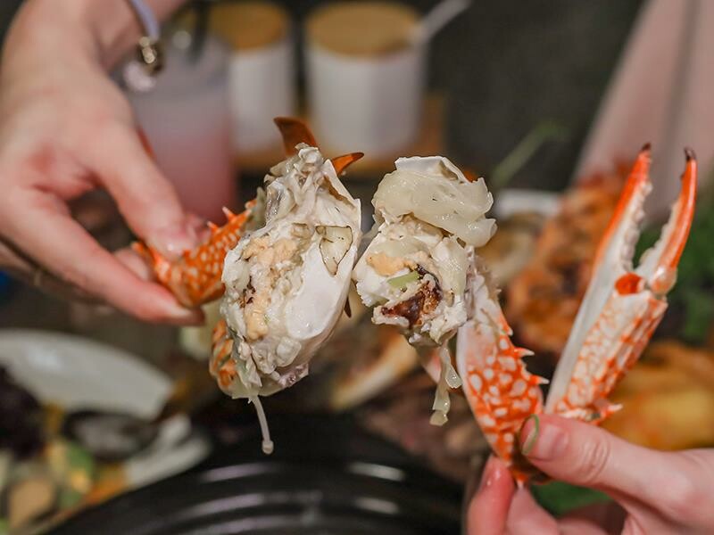 名古屋料亭中正店,鮭魚握壽司、花蟹鍋吃到飽。