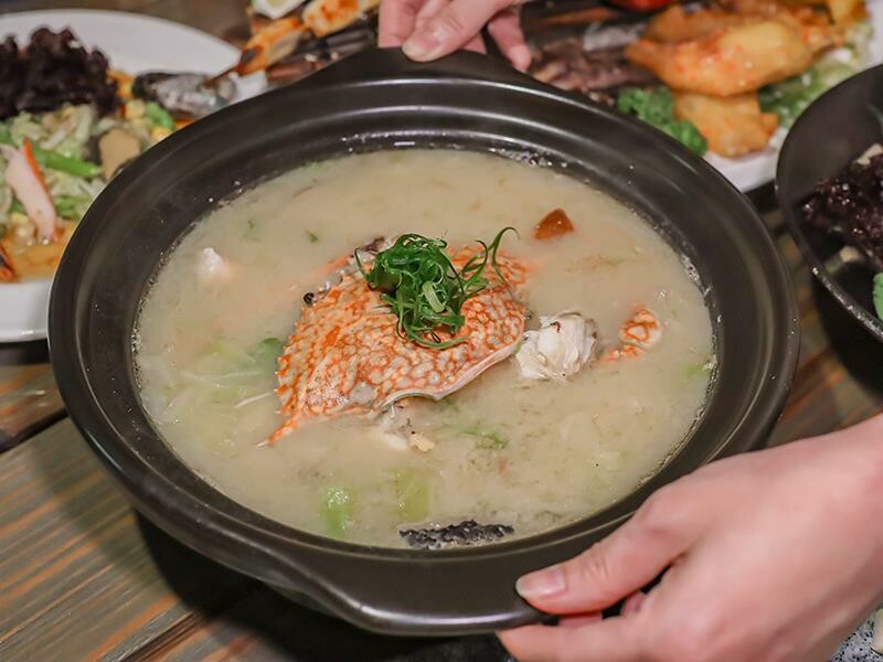 名古屋料亭中正店,鮭魚握壽司、花蟹鍋吃到飽。