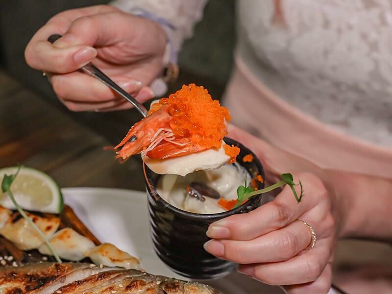 名古屋料亭中正店,鮭魚握壽司、花蟹鍋吃到飽。