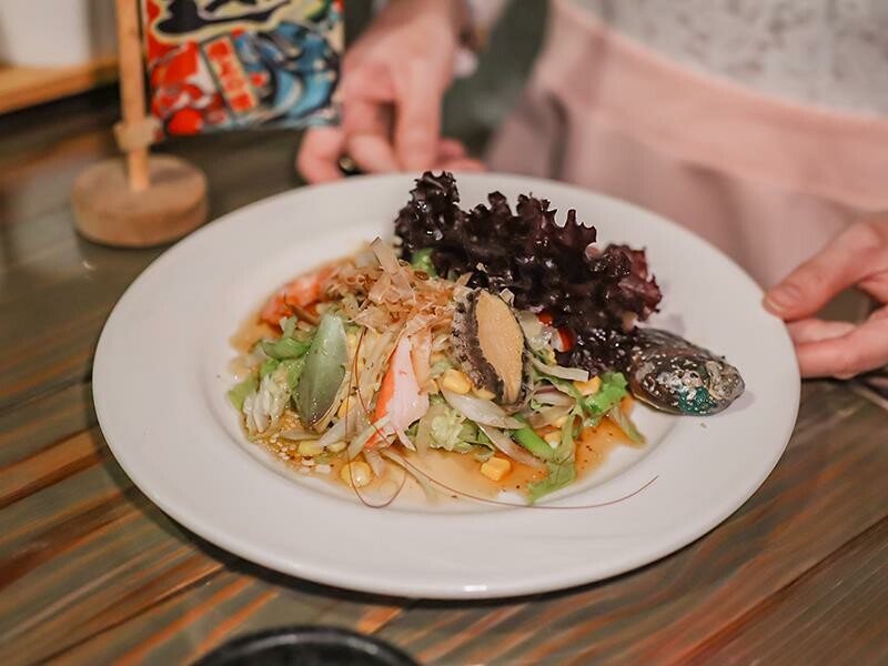 名古屋料亭中正店,鮭魚握壽司、花蟹鍋吃到飽。