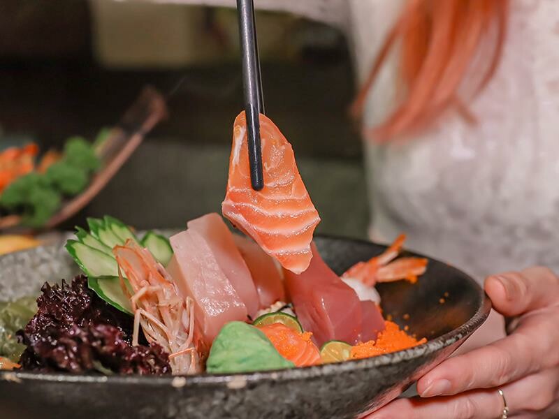 名古屋料亭中正店,鮭魚握壽司、花蟹鍋吃到飽。