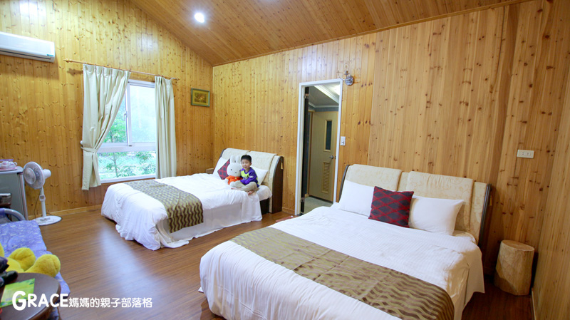 北部親子景點宜蘭-橫山頭休閒農業區-鳳凰宿甲蟲生態民宿-大自然教室-看甲蟲竹節蟲-生態導覽-夜宿小木屋-手作DIY檜木鑰匙圈-grace媽媽  (30).jpg