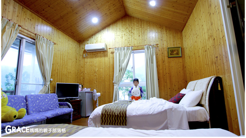 北部親子景點宜蘭-橫山頭休閒農業區-鳳凰宿甲蟲生態民宿-大自然教室-看甲蟲竹節蟲-生態導覽-夜宿小木屋-手作DIY檜木鑰匙圈-grace媽媽  (32).jpg