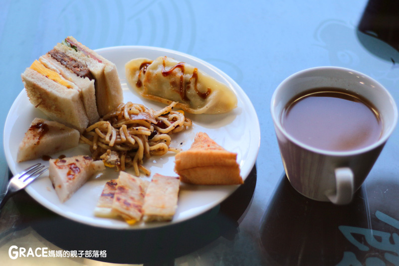 北部親子景點宜蘭-橫山頭休閒農業區-鳳凰宿甲蟲生態民宿-大自然教室-看甲蟲竹節蟲-生態導覽-夜宿小木屋-手作DIY檜木鑰匙圈-grace媽媽  (41).jpg