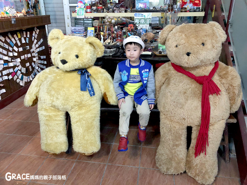 北部親子景點宜蘭-橫山頭休閒農業區-鳳凰宿甲蟲生態民宿-大自然教室-看甲蟲竹節蟲-生態導覽-夜宿小木屋-手作DIY檜木鑰匙圈-grace媽媽  (3).jpg