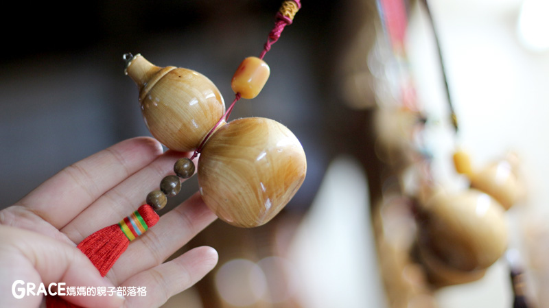 北部親子景點宜蘭-橫山頭休閒農業區-鳳凰宿甲蟲生態民宿-大自然教室-看甲蟲竹節蟲-生態導覽-夜宿小木屋-手作DIY檜木鑰匙圈-grace媽媽  (26).jpg