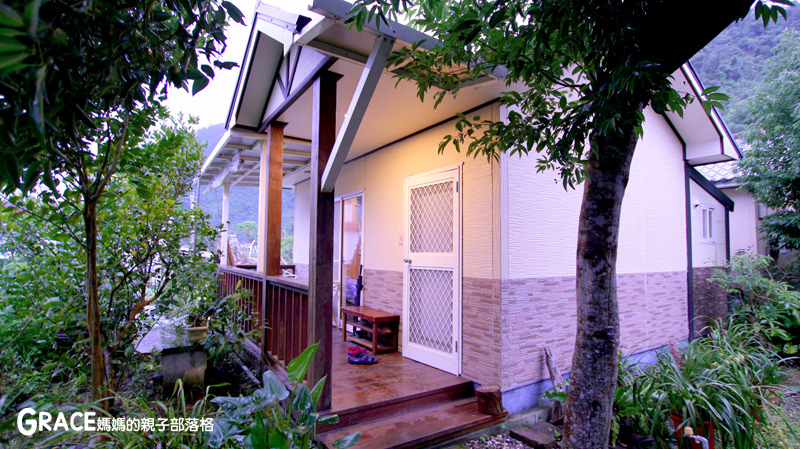 北部親子景點宜蘭-橫山頭休閒農業區-鳳凰宿甲蟲生態民宿-大自然教室-看甲蟲竹節蟲-生態導覽-夜宿小木屋-手作DIY檜木鑰匙圈-grace媽媽  (35).jpg