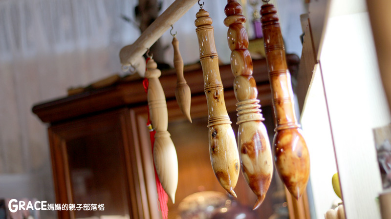 北部親子景點宜蘭-橫山頭休閒農業區-鳳凰宿甲蟲生態民宿-大自然教室-看甲蟲竹節蟲-生態導覽-夜宿小木屋-手作DIY檜木鑰匙圈-grace媽媽  (28).jpg