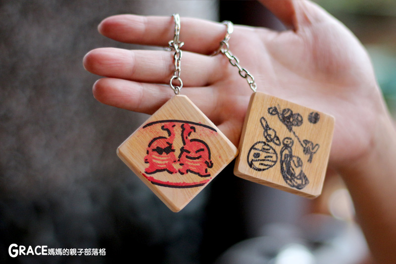 北部親子景點宜蘭-橫山頭休閒農業區-鳳凰宿甲蟲生態民宿-大自然教室-看甲蟲竹節蟲-生態導覽-夜宿小木屋-手作DIY檜木鑰匙圈-grace媽媽  (23).jpg