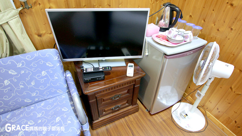 北部親子景點宜蘭-橫山頭休閒農業區-鳳凰宿甲蟲生態民宿-大自然教室-看甲蟲竹節蟲-生態導覽-夜宿小木屋-手作DIY檜木鑰匙圈-grace媽媽  (31).jpg