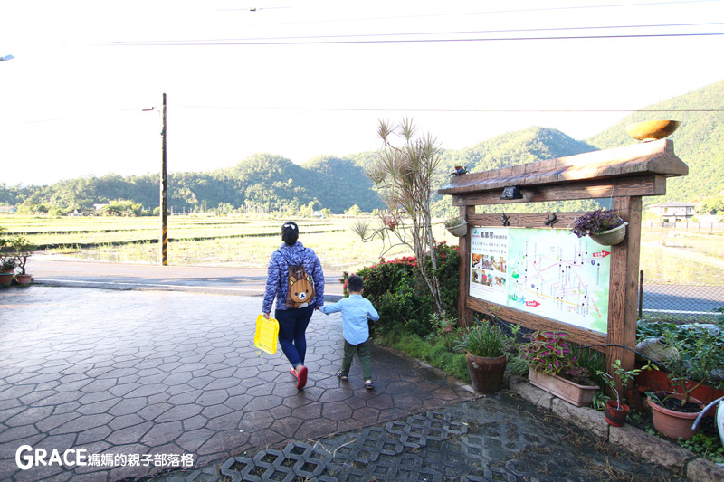 北部親子景點宜蘭-橫山頭休閒農業區-鳳凰宿甲蟲生態民宿-大自然教室-看甲蟲竹節蟲-生態導覽-夜宿小木屋-手作DIY檜木鑰匙圈-grace媽媽  (36).jpg